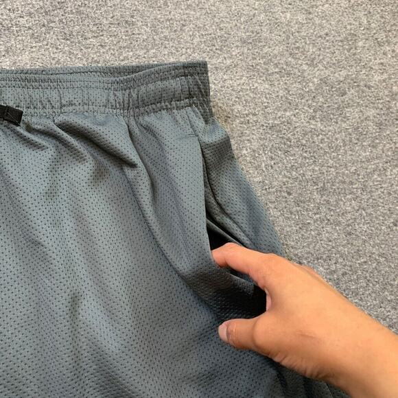 Under Armour Shorts Mens 2XL Grey Tech Lightweight Gym Train Exercise Running - Picture 3 of 11